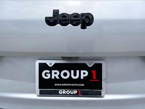 Used 2025 Jeep Grand Cherokee L Altitude AWD/4WD image 10