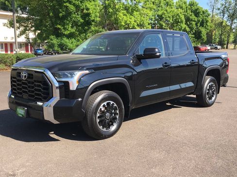 Used 2024 Toyota Tundra SR5 w/ TRD Off-Road Package AWD/4WD image 11