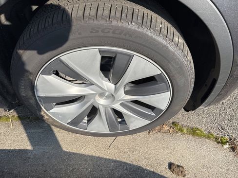 Used 2024 Tesla Model Y Long Range image 4