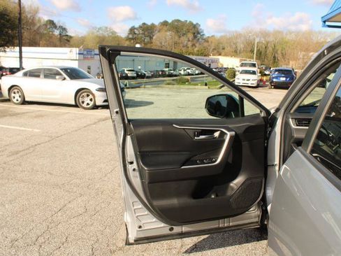 Used 2020 Toyota RAV4 XLE FWD image 15