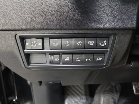 Used 2022 Toyota Tundra SR5 w/ SR5 Premium Package AWD/4WD image 26