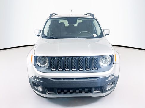 Used 2016 Jeep Renegade Latitude FWD image 2