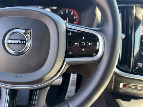 Used 2022 Volvo S60 B5 R-Design image 16