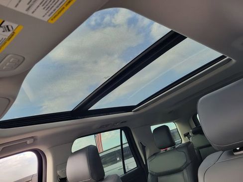 New 2025 Ford Expedition Active image 16