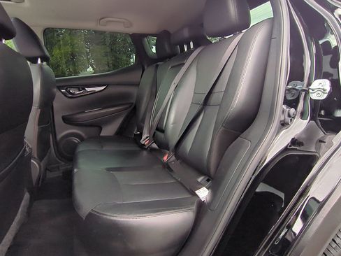 Used 2017 Nissan Rogue Sport SL w/ SL Premium Package image 32