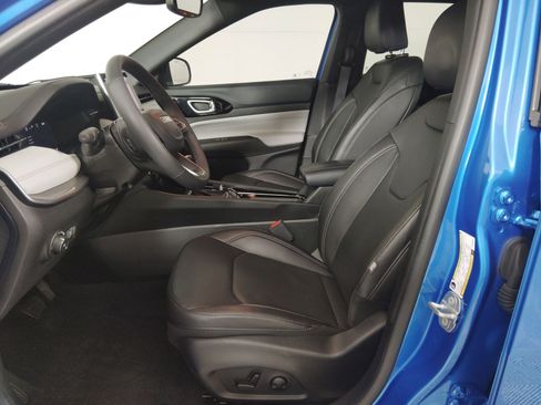 Used 2025 Jeep Compass Limited w/ Elite Group image 5