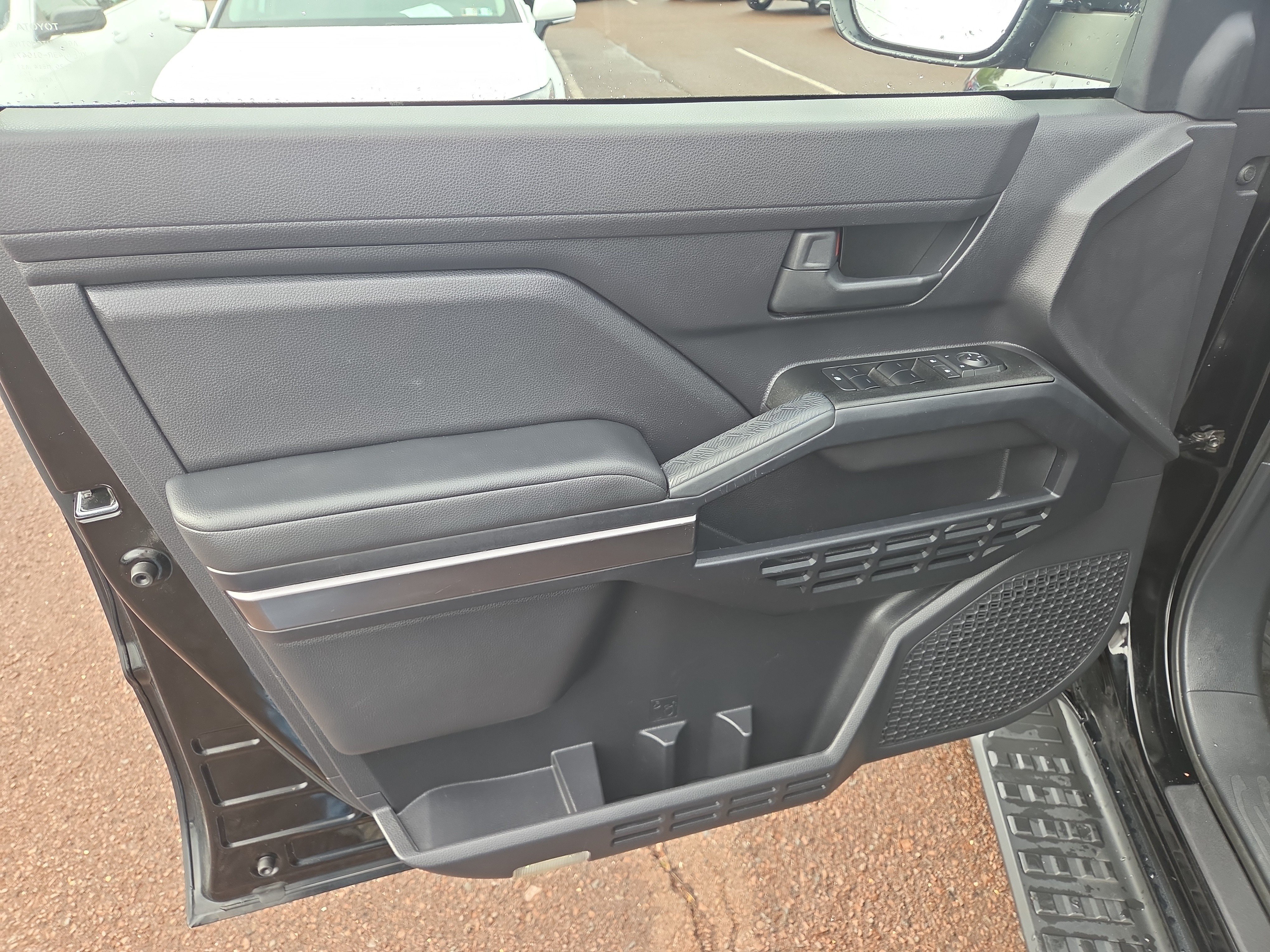 Certified 2025 Toyota 4Runner SR5 AWD/4WD image 14