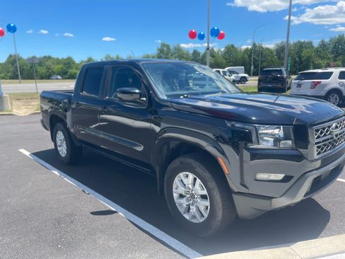 Used 2024 Nissan Frontier SV w/ SV Convenience Package AWD/4WD image 3