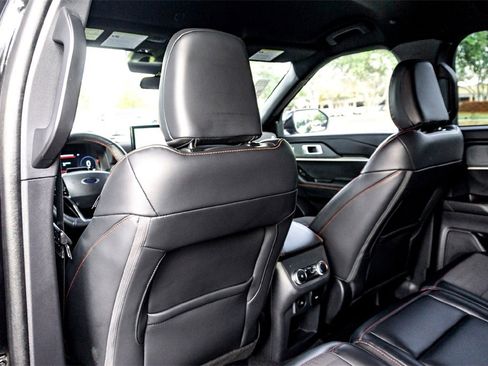 Used 2025 Ford Explorer ST-Line w/ ST-Line Street Pack image 29