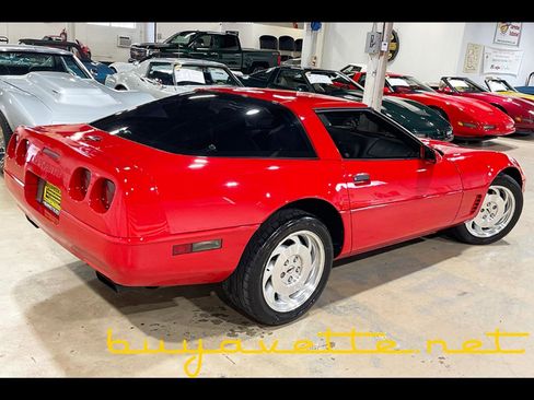 Used 1996 Chevrolet Corvette Coupe image 2