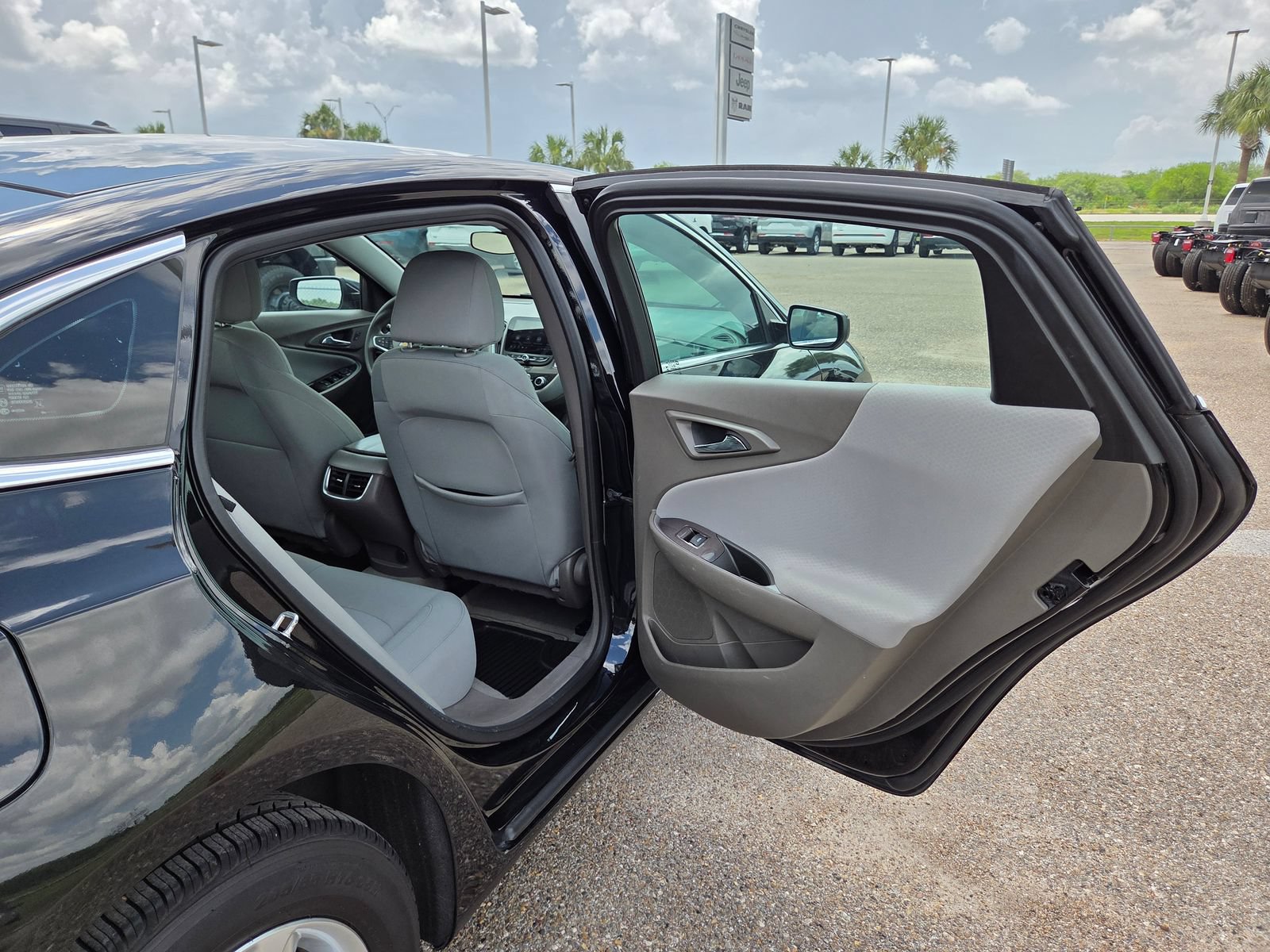 Used 2024 Chevrolet Malibu LT FWD image 17