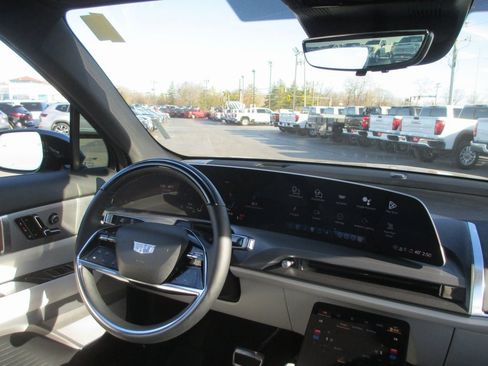 Used 2026 Cadillac Vistiq Sport w/ LPO, Floor Liner Package image 23