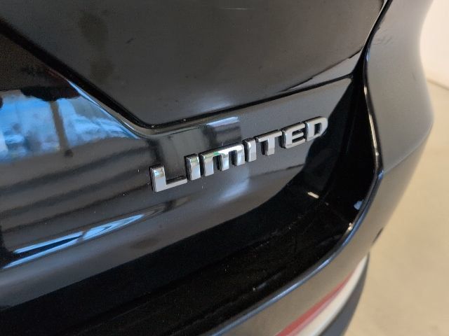 Used 2023 Jeep Grand Cherokee Limited AWD/4WD image 38