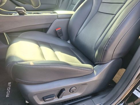 Used 2024 Nissan Rogue SL w/ SL Premium Package image 10