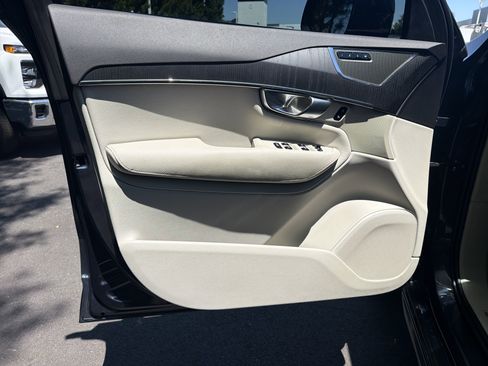 Used 2020 Volvo XC90 T5 Momentum w/ Protection Package Premier FWD image 14