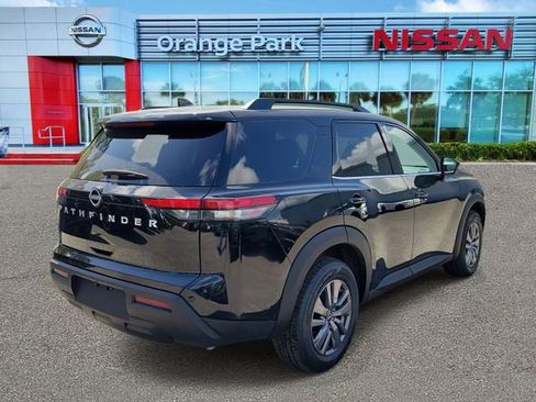 Used 2025 Nissan Pathfinder SV image 2