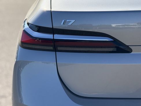 Used 2025 BMW i7 eDrive50 image 15