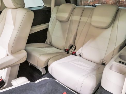 Used 2024 Mercedes-Benz GLS 450 4MATIC image 12