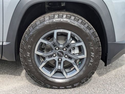 New 2026 Chevrolet Equinox ACTIV w/ Convenience Package III FWD image 13
