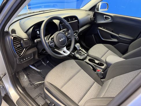 Used 2024 Kia Soul EX FWD image 11