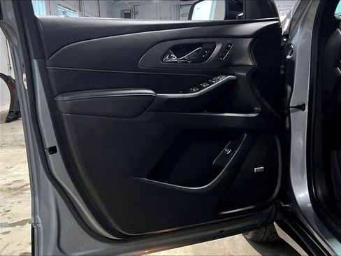Used 2023 Chevrolet Traverse Premier w/ Redline Edition image 9
