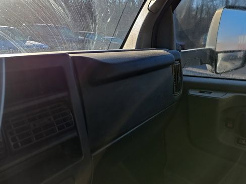 Used 2012 GMC Savana 3500 image 22