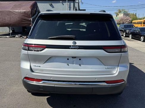 Used 2023 Jeep Grand Cherokee Laredo w/ Luxury Tech Group I AWD/4WD image 9
