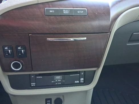 Used 2012 Toyota Sienna XLE w/ Entertainment Pkg FWD image 38