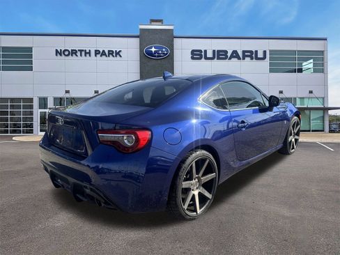 Used 2017 Toyota 86 image 3