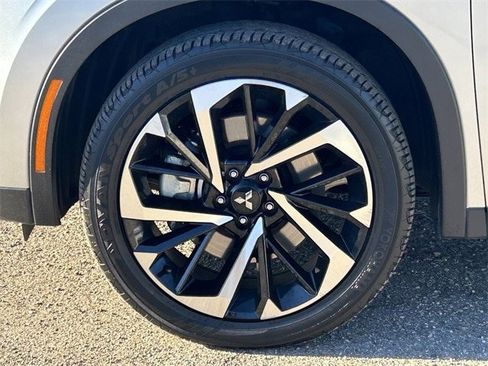 Used 2024 Mitsubishi Outlander SE image 10