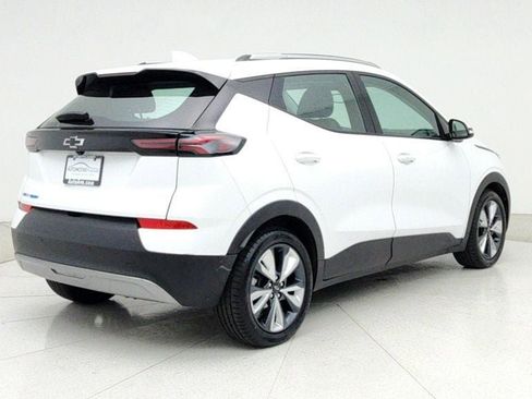 Used 2022 Chevrolet Bolt EUV LT w/ Convenience Package image 5