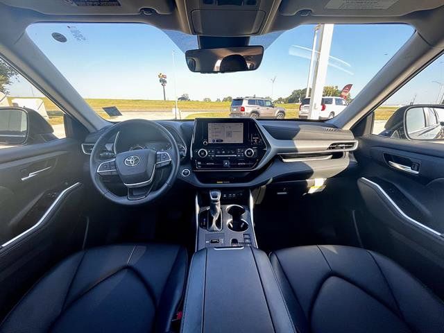 Used 2026 Toyota Highlander XLE AWD/4WD image 17