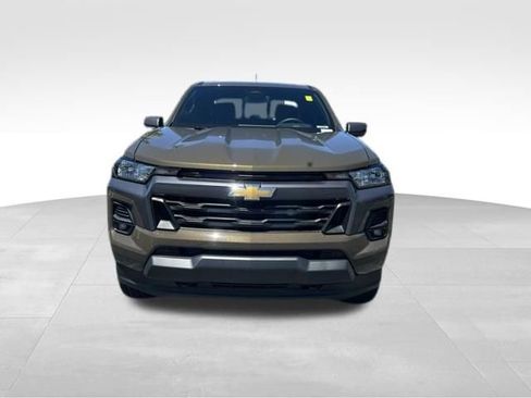 Used 2024 Chevrolet Colorado LT w/ LT Convenience Package II AWD/4WD image 2