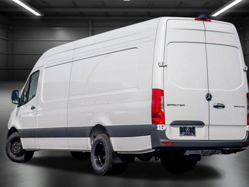 Used 2024 Mercedes-Benz Sprinter 3500 image 9