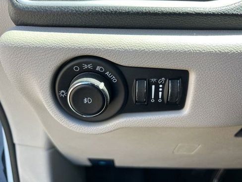 Used 2023 Chrysler Pacifica Touring-L FWD image 21