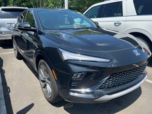Used 2025 Buick Envista Avenir FWD image 2