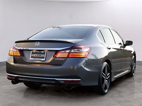Used 2017 Honda Accord Sport image 5