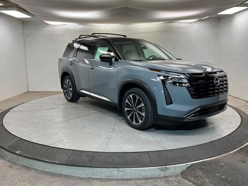 New 2026 Nissan Pathfinder Platinum image 7