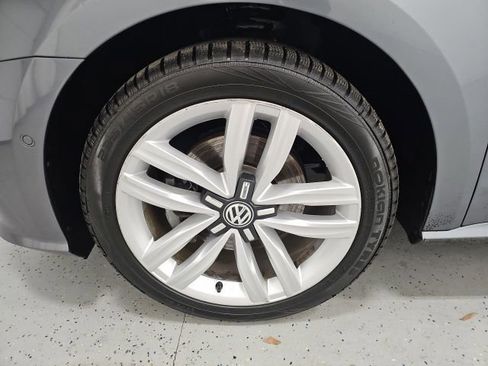 Used 2017 Volkswagen Passat 1.8T SEL Premium image 9