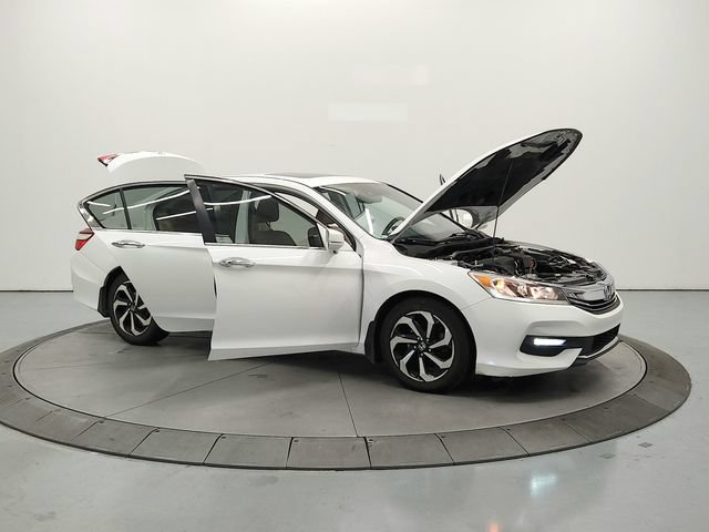 Used 2017 Honda Accord EX-L image 10