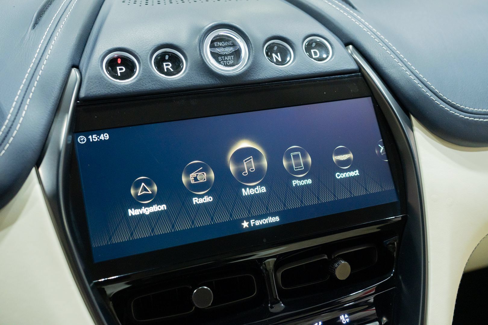 Used 2021 Aston Martin DBX AWD/4WD image 48