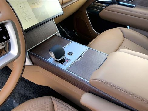 New 2026 Land Rover Range Rover Long Wheelbase SE image 10