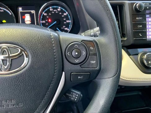 Used 2018 Toyota RAV4 LE AWD/4WD image 36