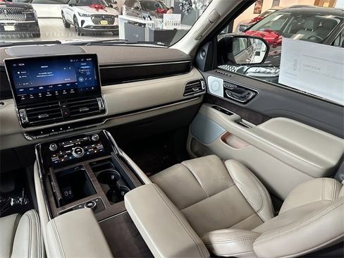 Certified 2022 Lincoln Navigator Reserve image 16
