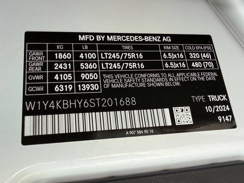 Used 2025 Mercedes-Benz Sprinter 2500 image 29