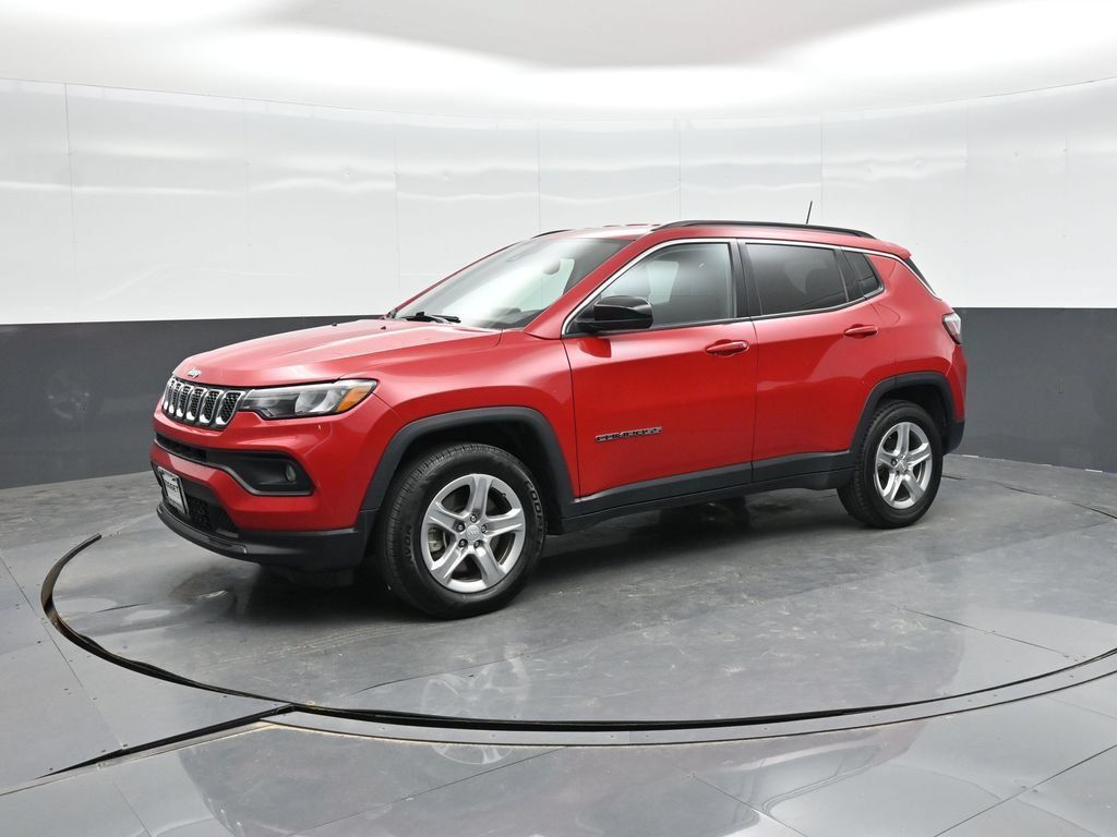 Used 2024 Jeep Compass Latitude AWD/4WD image 18
