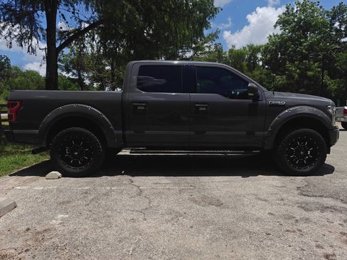 Used 2018 Ford F150 Lariat w/ Equipment Group 502A Luxury AWD/4WD image 3