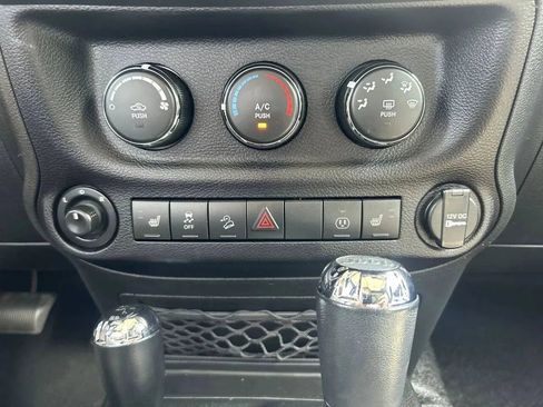Used 2017 Jeep Wrangler Unlimited Sahara w/ Dual Top Group AWD/4WD image 18