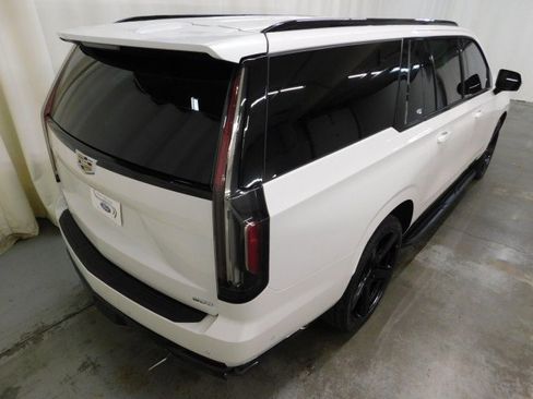 Used 2021 Cadillac Escalade ESV Sport Platinum w/ Heavy-Duty Trailer Package image 3