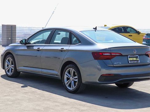 Used 2024 Volkswagen Jetta SE image 6